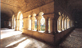 Hebergements en hôtels et en maisons d'hotes dans la ville haute de vaison la romaine