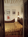 chambre jaune-vert de la maison d'h�tes d'Aude dans le vieux Vaison