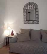 petit salon de la suite vert-jade de la maison d'hotes de l'Ev�ch�