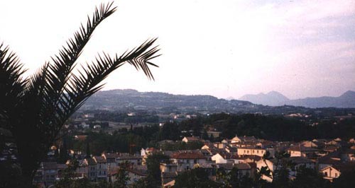 vue de la maison d'hote vers la ville de vaison la romaine